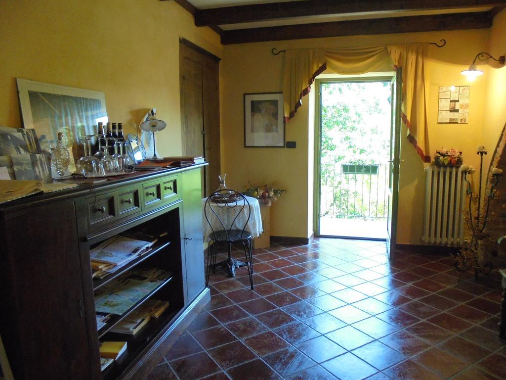 Agriturismo La Terrazza Sul Bosco Barolo Exterior foto