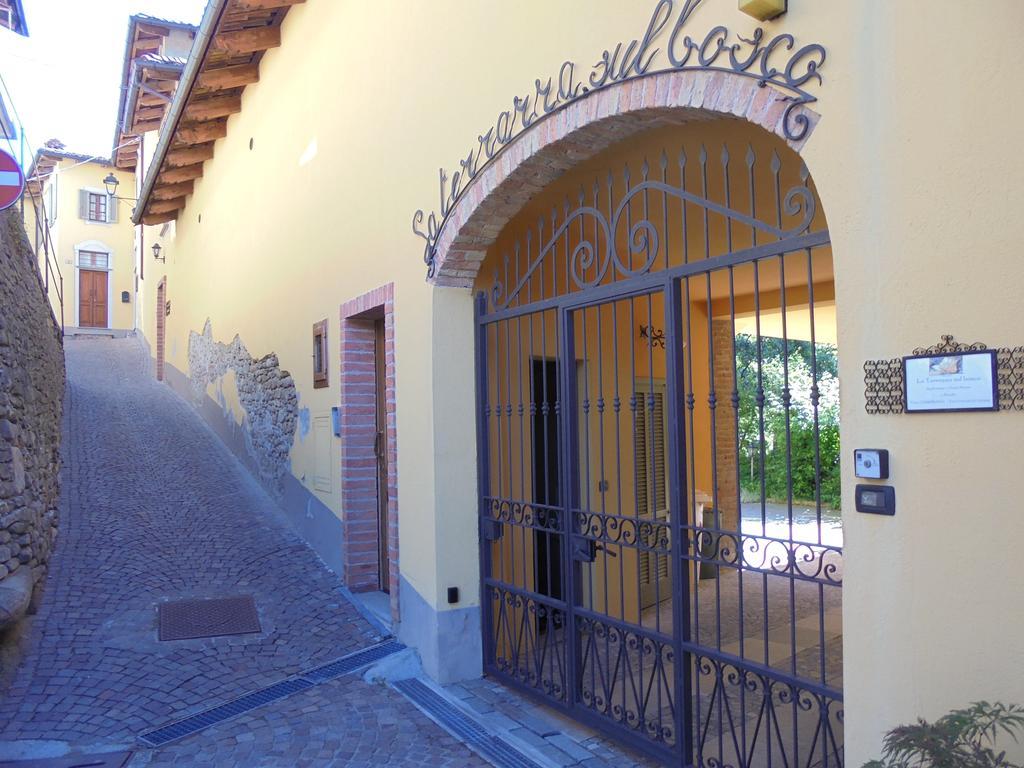 Agriturismo La Terrazza Sul Bosco Barolo Exterior foto