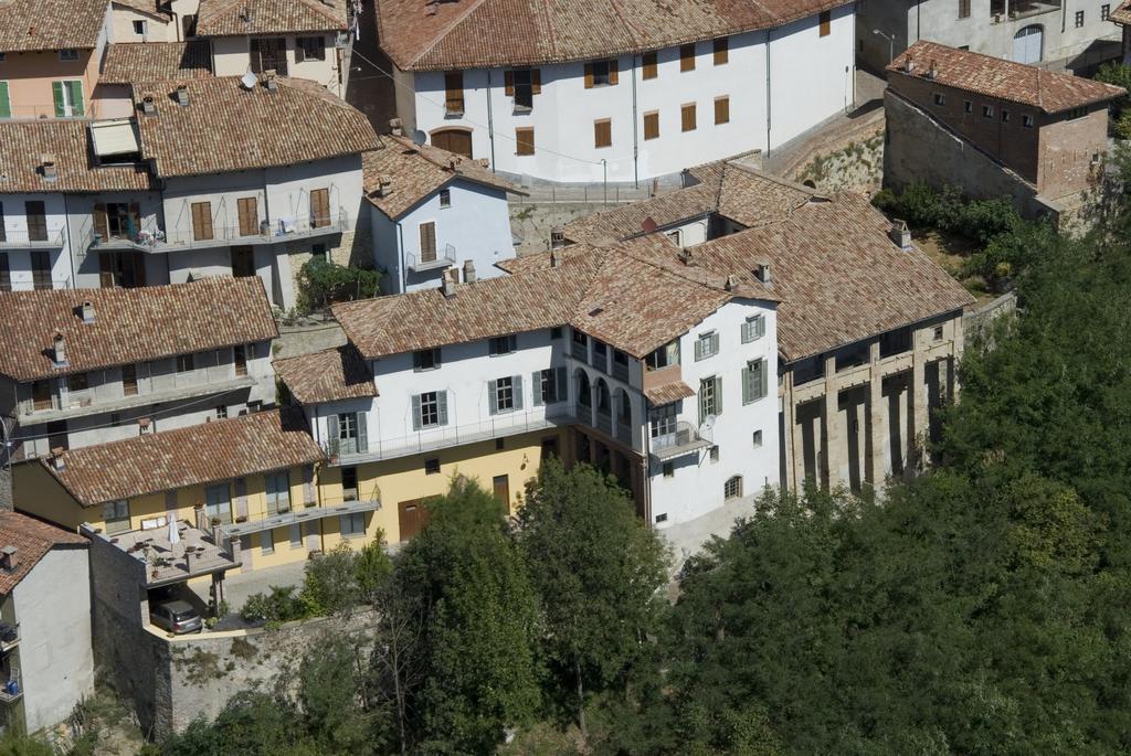 Agriturismo La Terrazza Sul Bosco Barolo Exterior foto