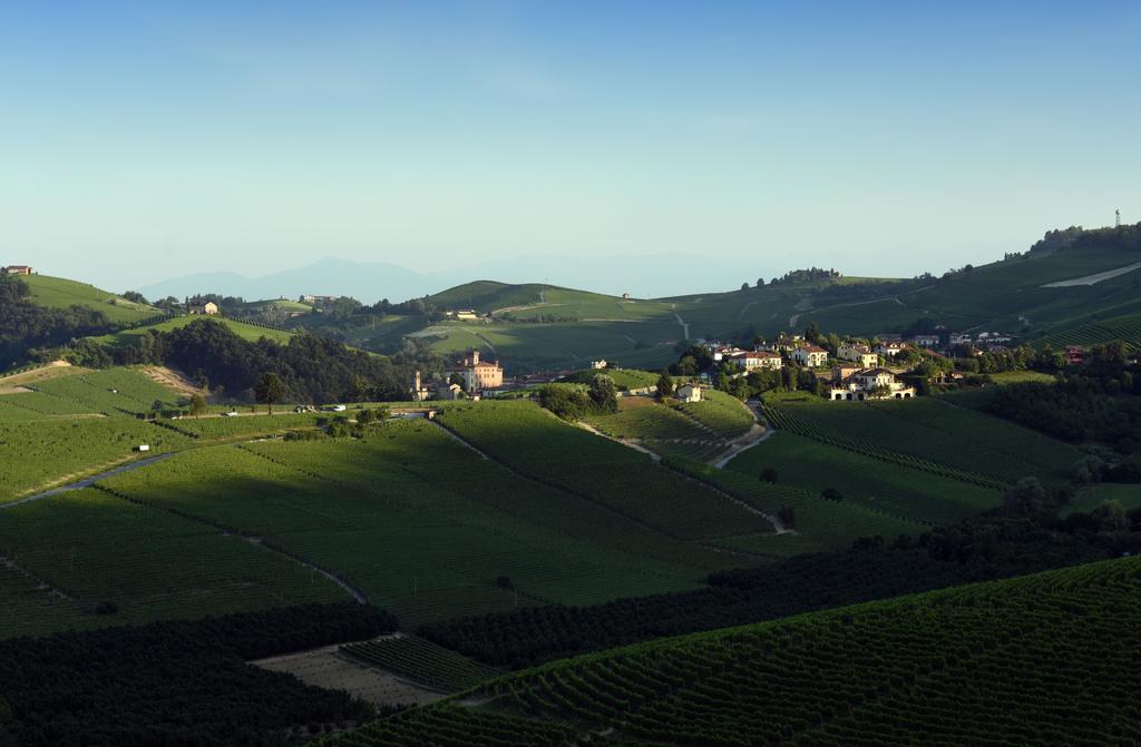 Agriturismo La Terrazza Sul Bosco Barolo Exterior foto