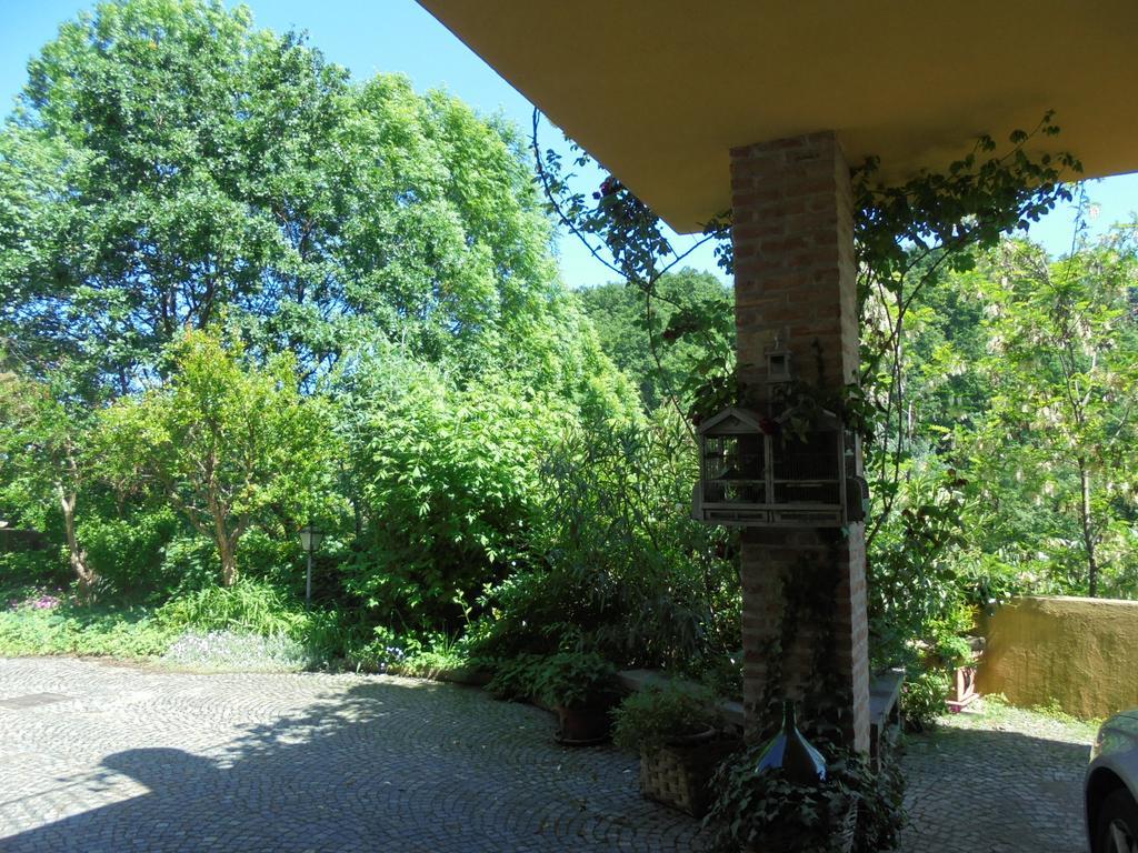 Agriturismo La Terrazza Sul Bosco Barolo Exterior foto