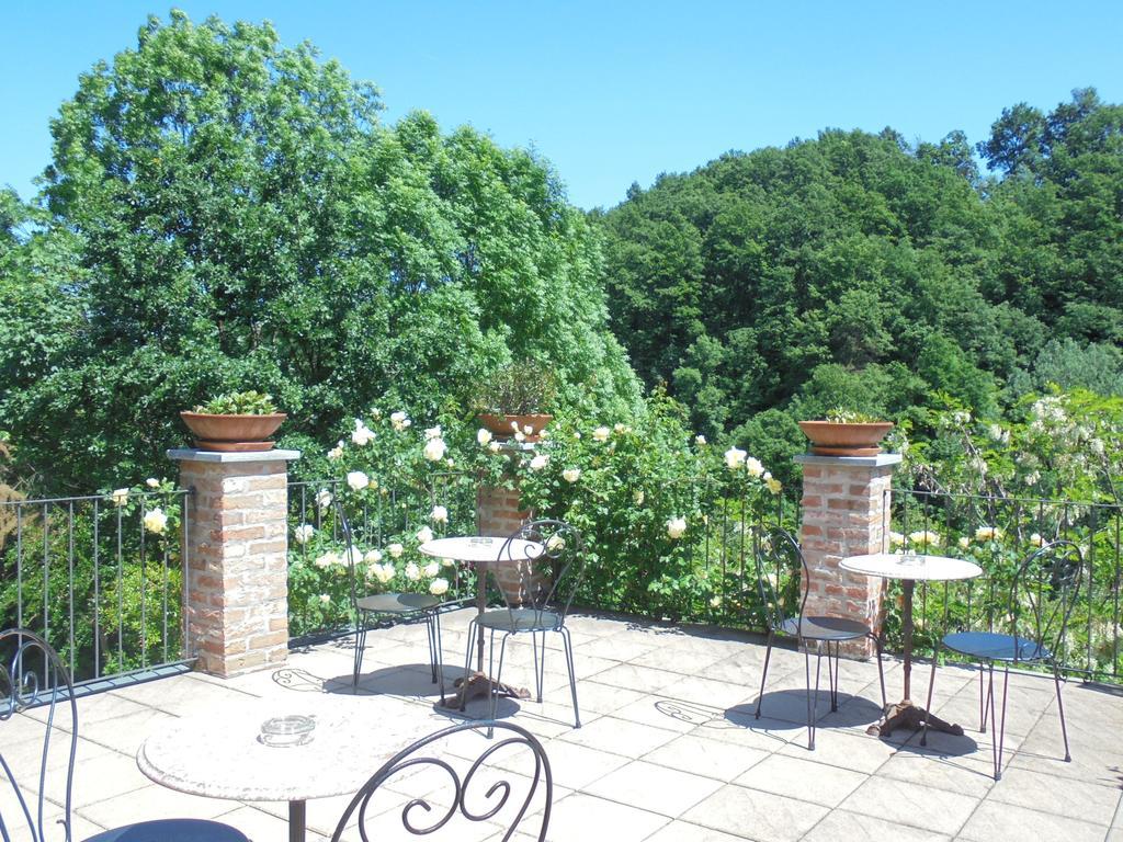 Agriturismo La Terrazza Sul Bosco Barolo Exterior foto