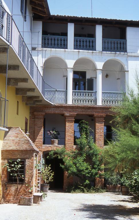 Agriturismo La Terrazza Sul Bosco Barolo Exterior foto