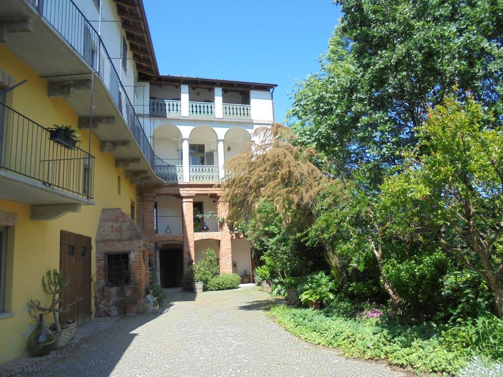 Agriturismo La Terrazza Sul Bosco Barolo Exterior foto