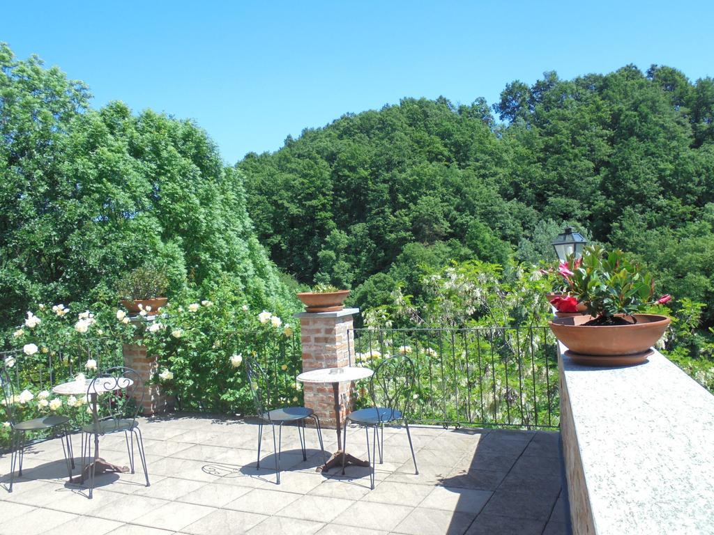 Agriturismo La Terrazza Sul Bosco Barolo Exterior foto