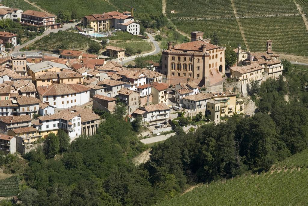 Agriturismo La Terrazza Sul Bosco Barolo Exterior foto