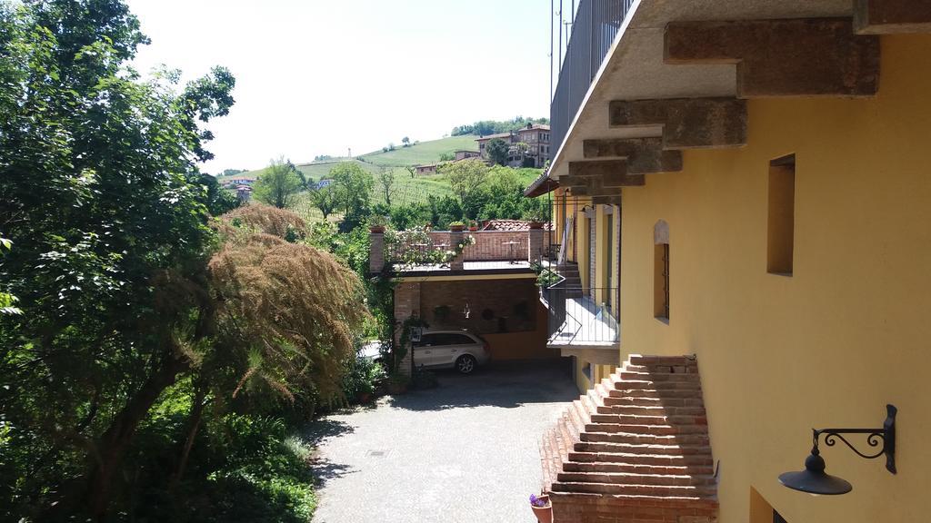 Agriturismo La Terrazza Sul Bosco Barolo Exterior foto