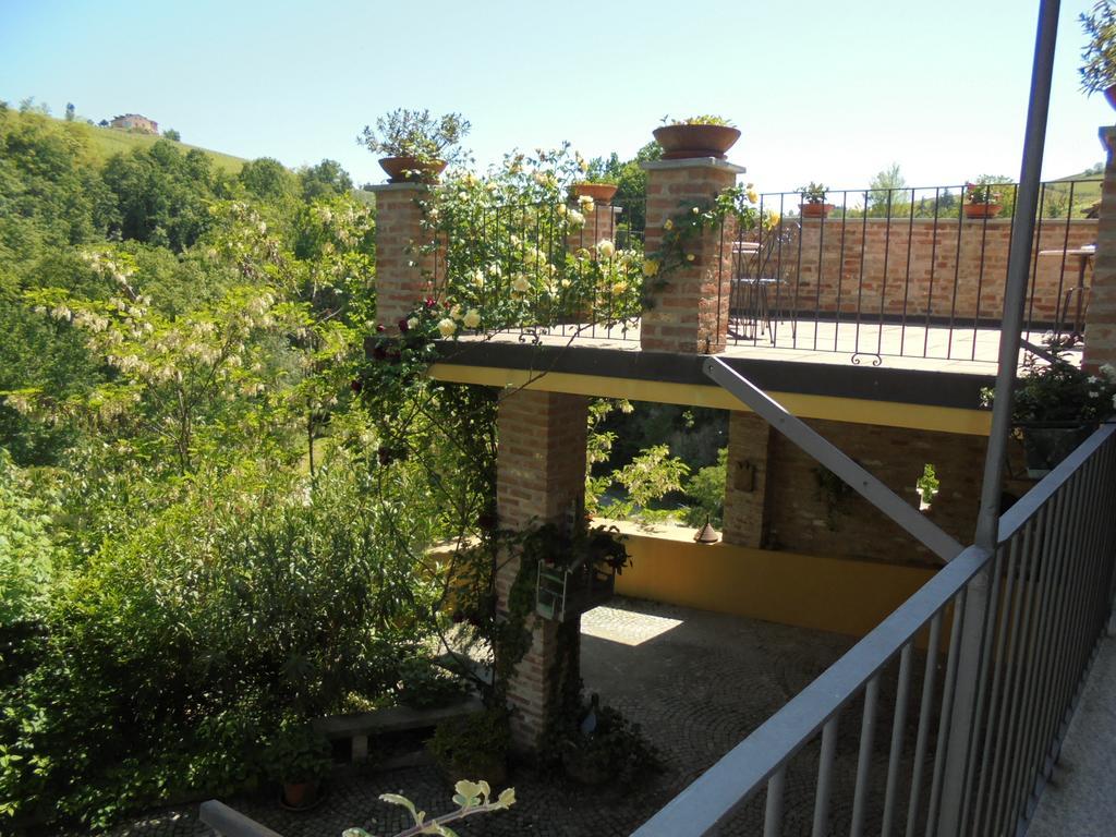 Agriturismo La Terrazza Sul Bosco Barolo Exterior foto