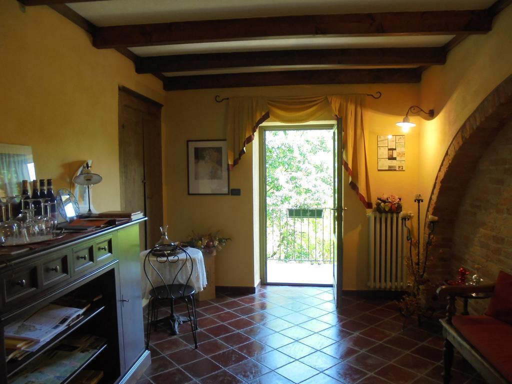 Agriturismo La Terrazza Sul Bosco Barolo Exterior foto