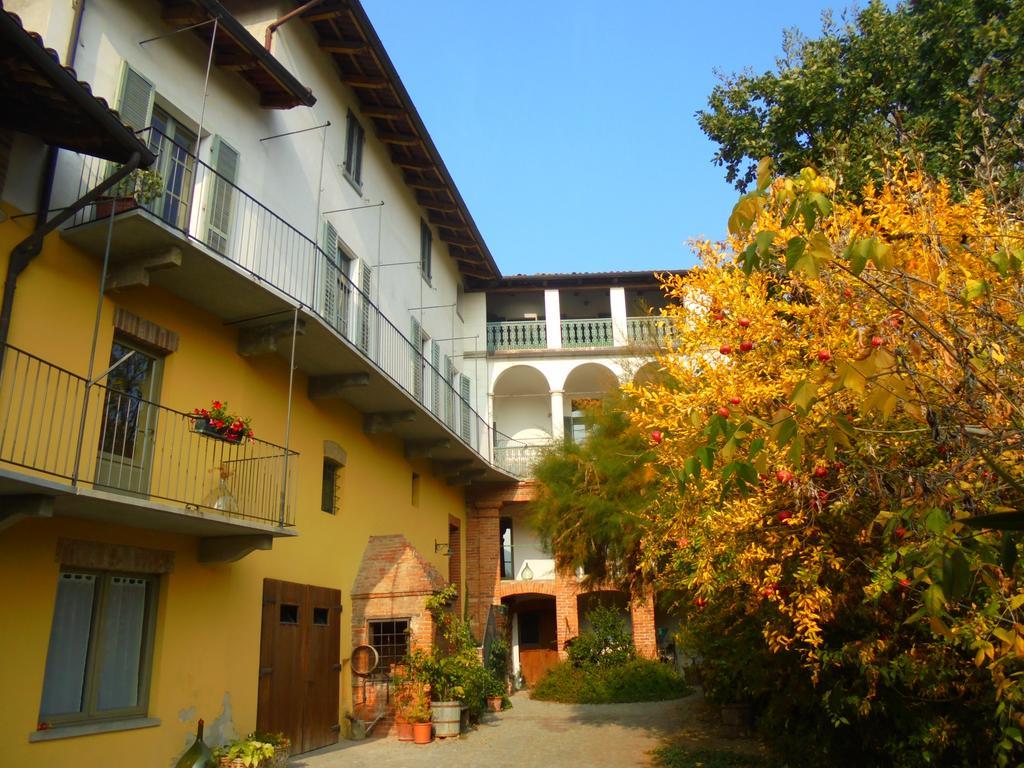 Agriturismo La Terrazza Sul Bosco Barolo Exterior foto